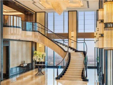 Дизайн на дисплейна маса